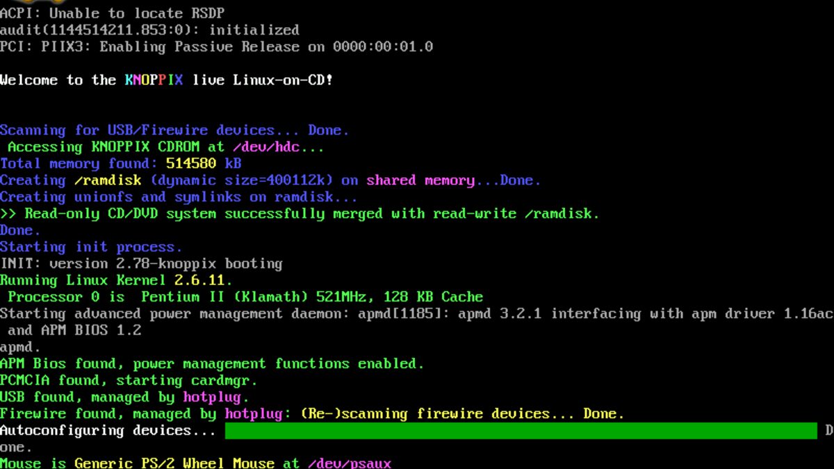 A Linux boot screen with kernel messages scrolling, used here as visual shorthand for the init-system layer where the Flatpak/systemd argument is happening.