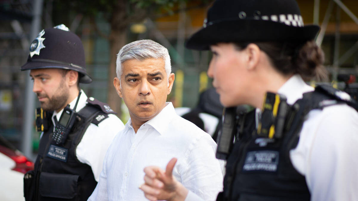 London City Hall and a Metropolitan Police officer, illustrating the Mayor's intervention in the Met procurement process.